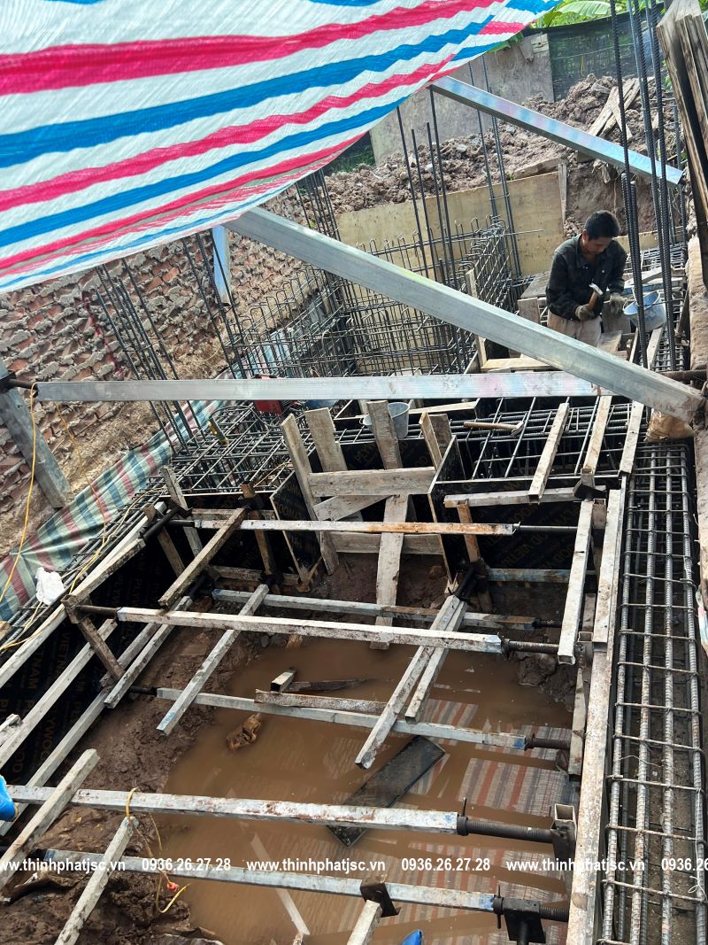 xây nhà trọn gói quận Long Biên anh Quân giang biên móng 3